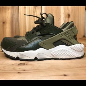 Nike air huarache running shoe palm green